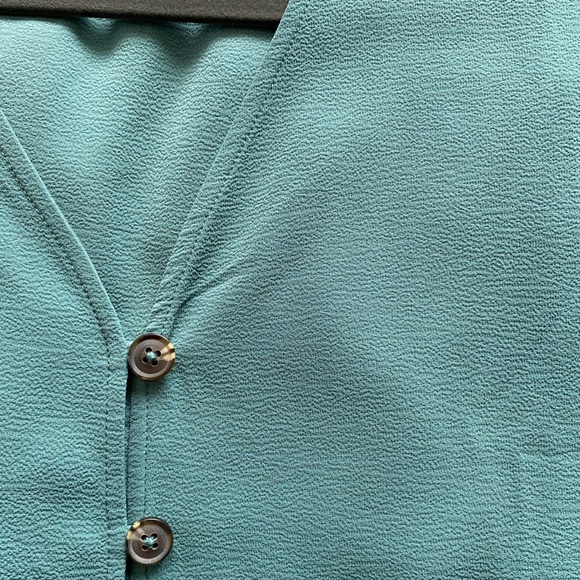 Cropped button blouse - Picture 3 of 3